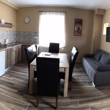 Adrienn Apartman Sarvar Ngoại thất bức ảnh