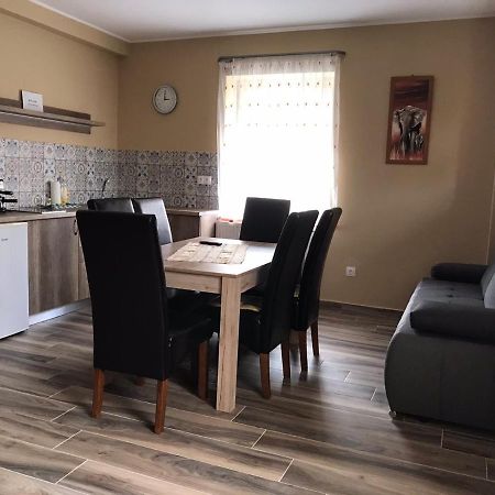 Adrienn Apartman Sarvar Ngoại thất bức ảnh