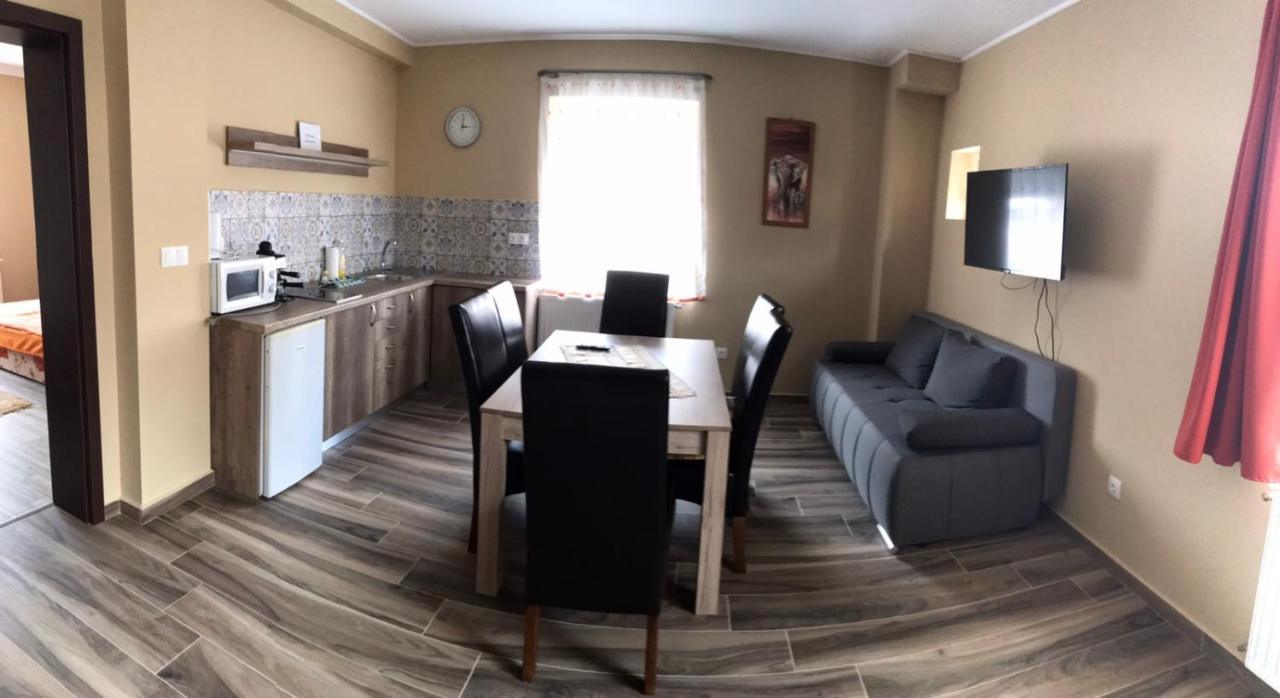 Adrienn Apartman Sarvar Ngoại thất bức ảnh