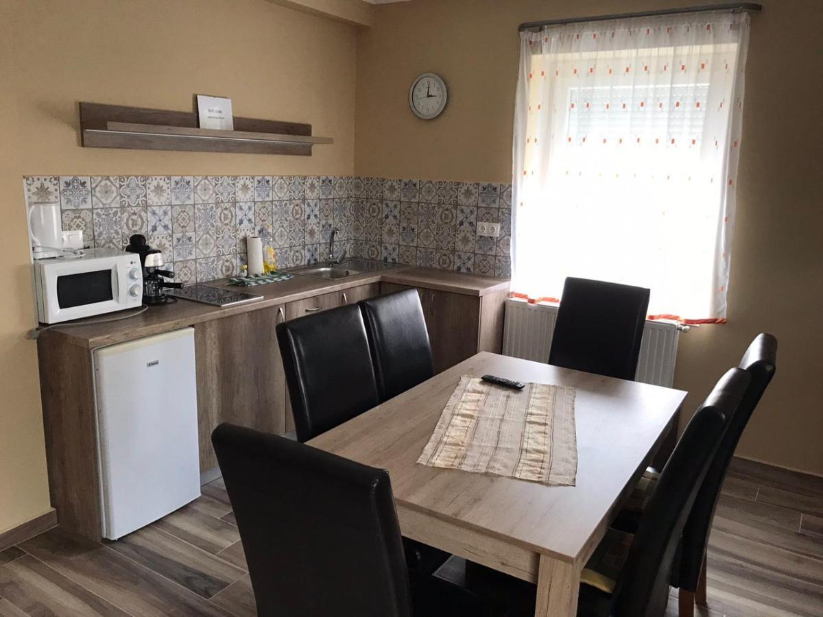 Adrienn Apartman Sarvar Ngoại thất bức ảnh