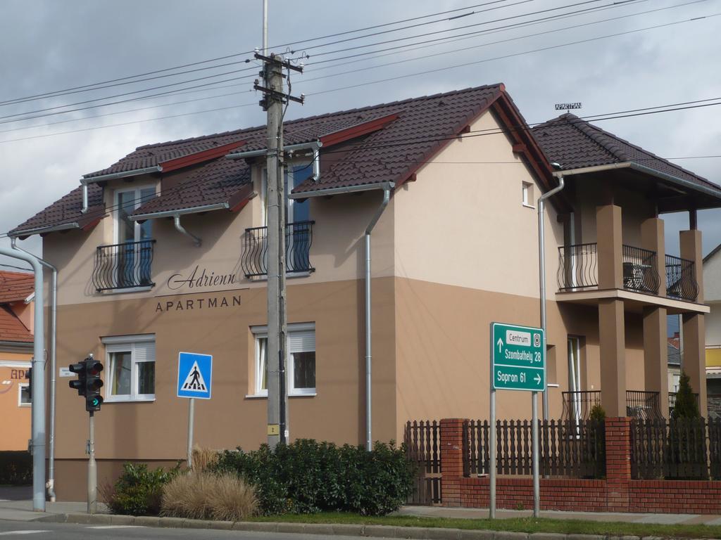 Adrienn Apartman Sarvar Ngoại thất bức ảnh