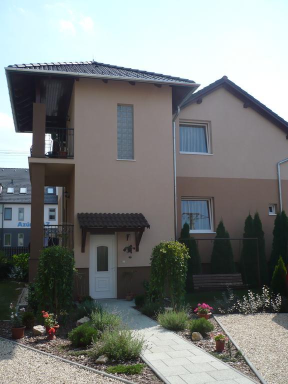 Adrienn Apartman Sarvar Ngoại thất bức ảnh