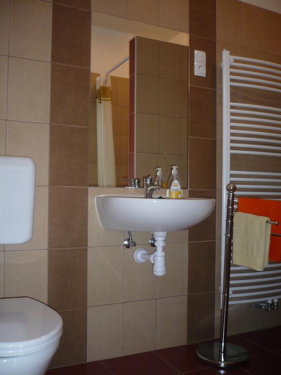 Adrienn Apartman Sarvar Ngoại thất bức ảnh