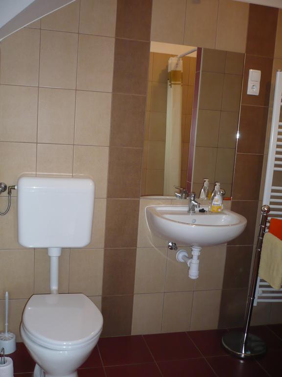 Adrienn Apartman Sarvar Ngoại thất bức ảnh