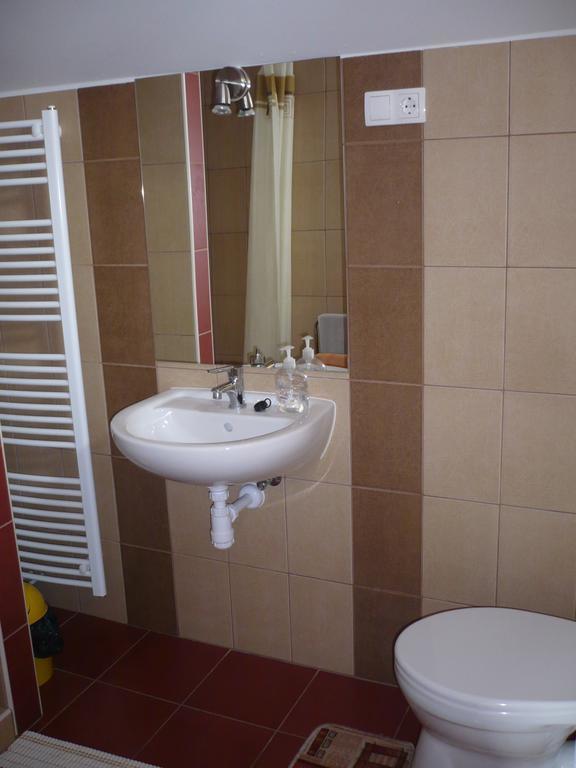 Adrienn Apartman Sarvar Ngoại thất bức ảnh