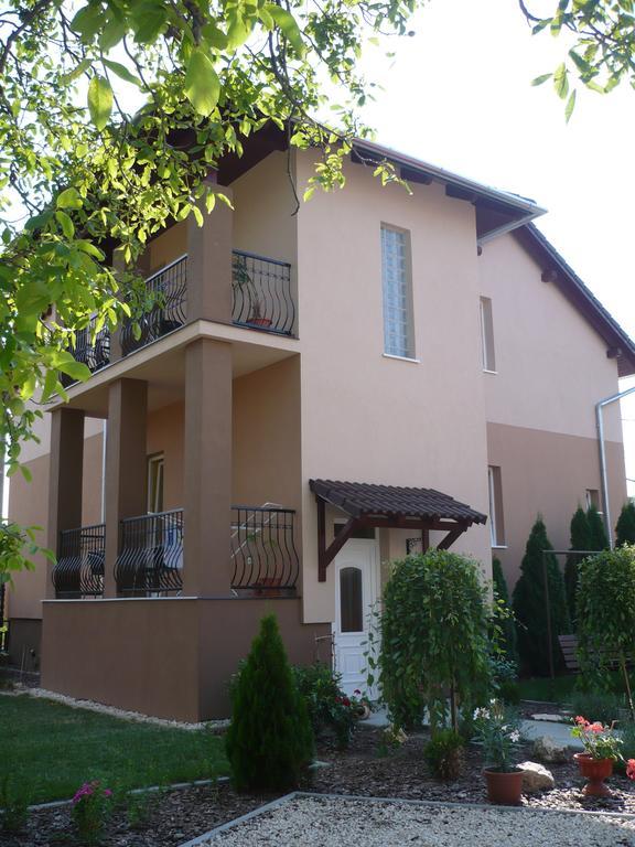 Adrienn Apartman Sarvar Ngoại thất bức ảnh