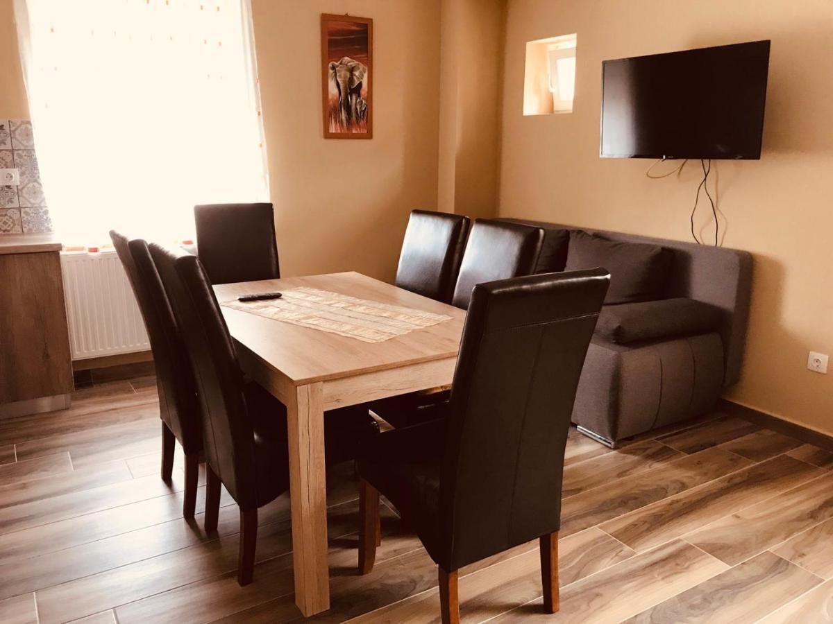Adrienn Apartman Sarvar Ngoại thất bức ảnh