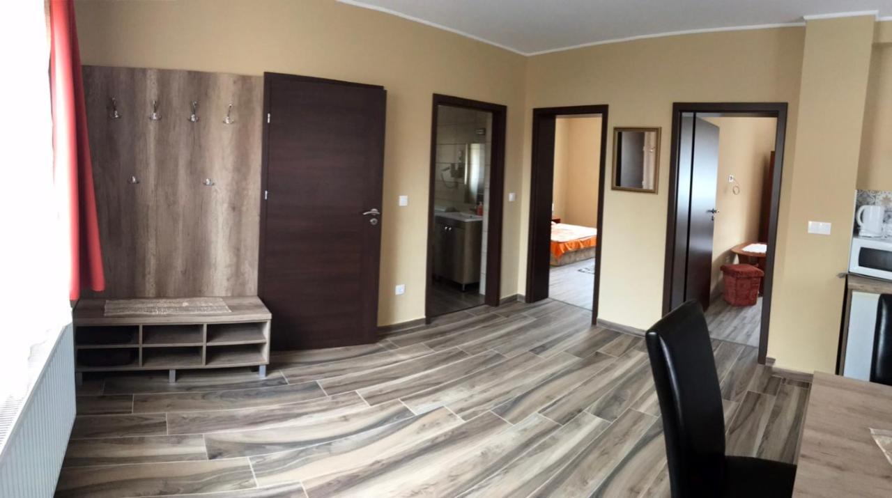 Adrienn Apartman Sarvar Ngoại thất bức ảnh
