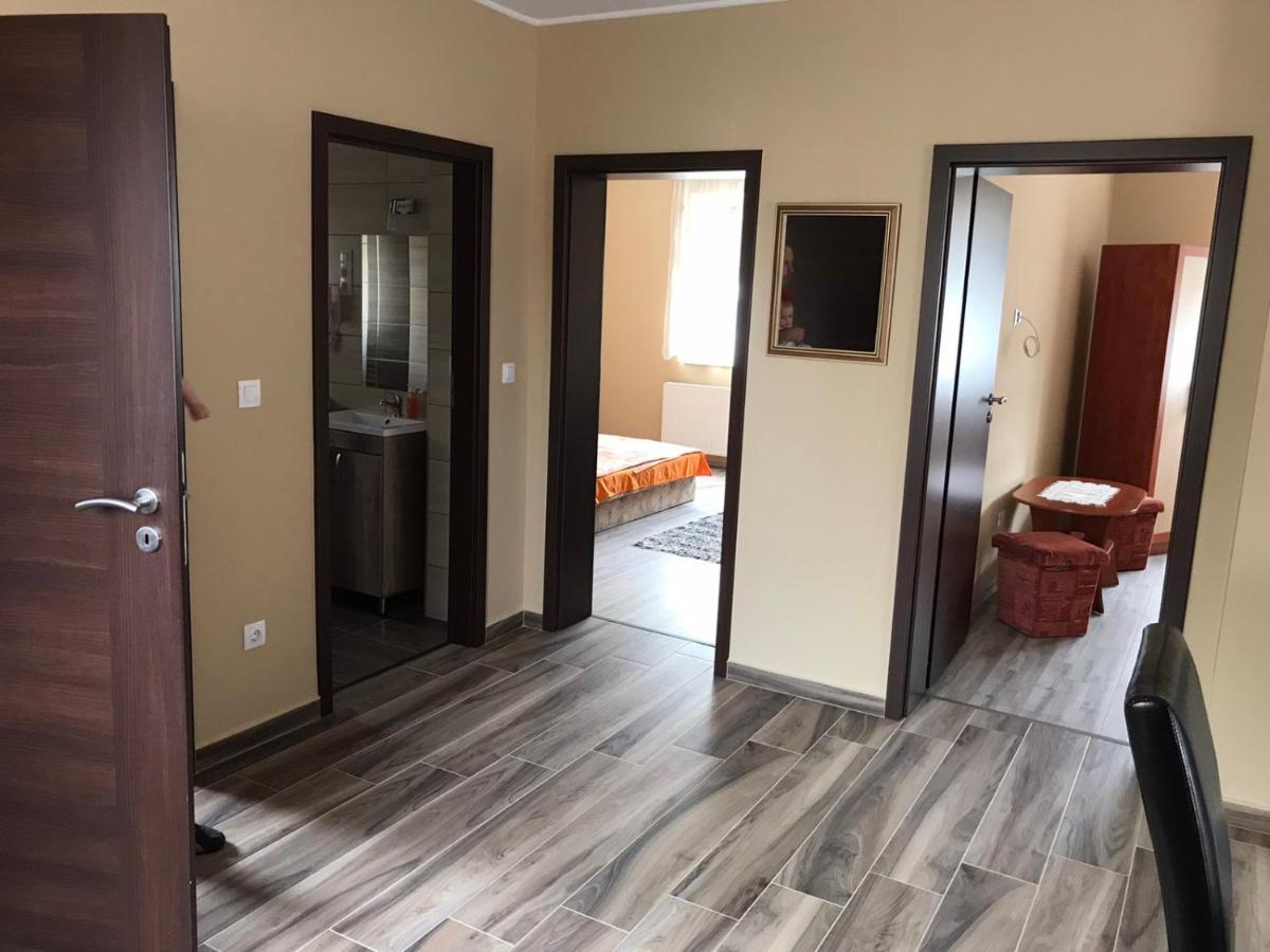 Adrienn Apartman Sarvar Ngoại thất bức ảnh