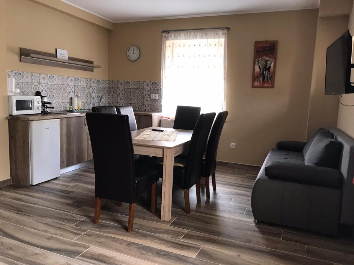 Adrienn Apartman Sarvar Ngoại thất bức ảnh